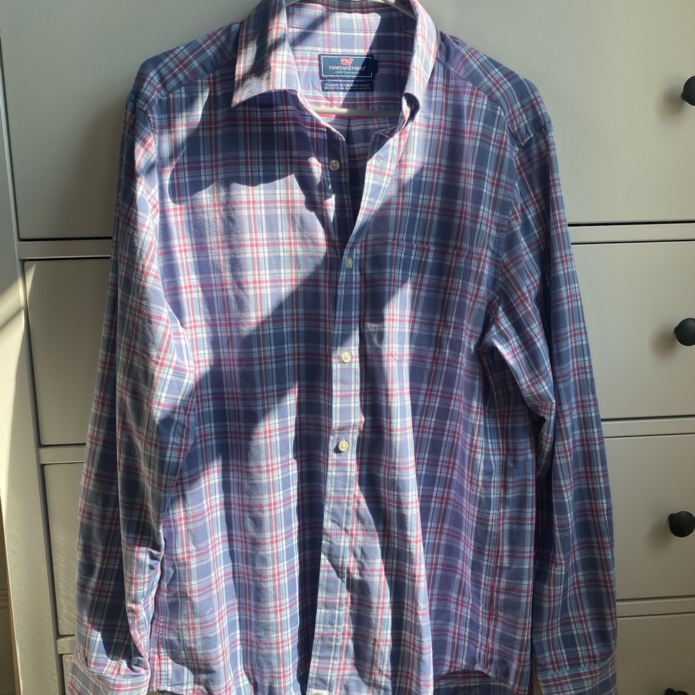 Like new VINEYARD VINES button up